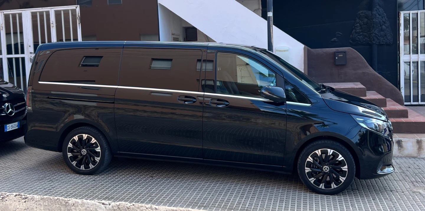 Mercedes v220 (8 seats)